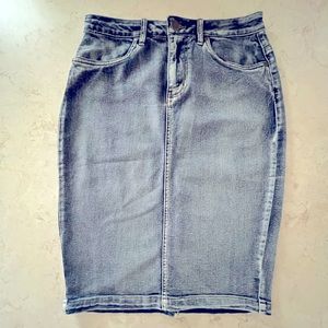 Lexi Jeans Jean Skirt. Knee Length. Size 8.
